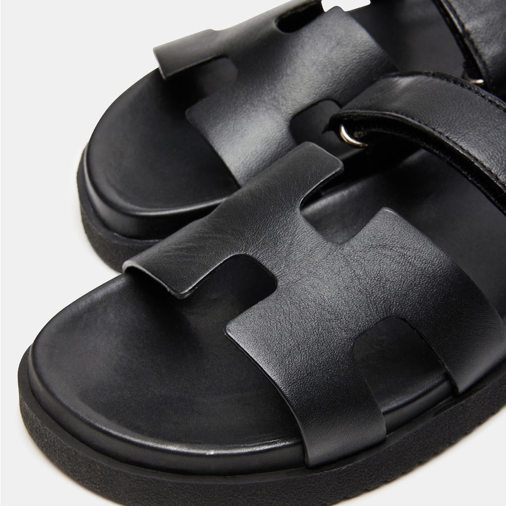 Steve Madden Mayven “H” Black Leather Slide Sandals